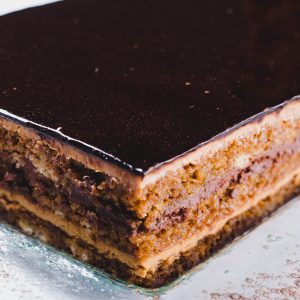 Opera - kavna rezina v prerezu